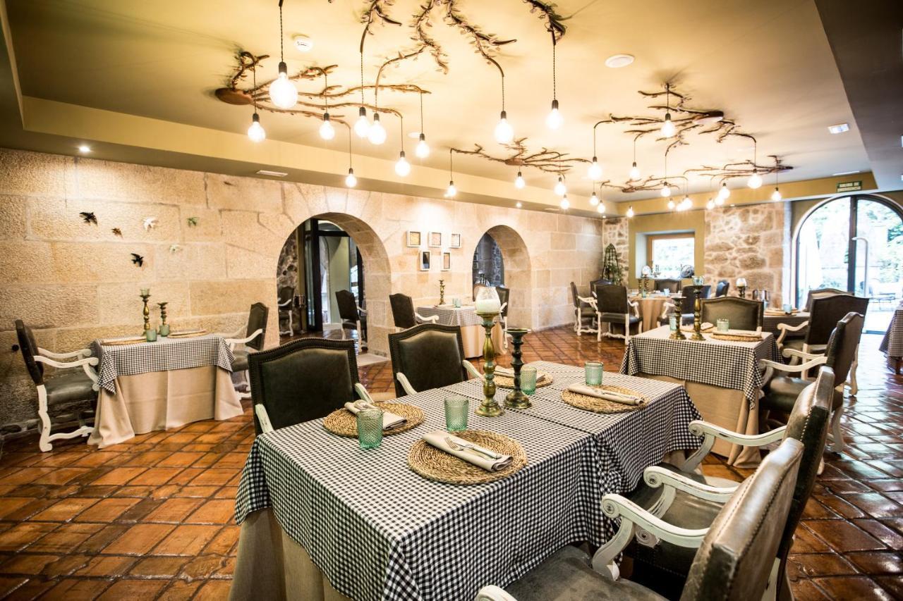 Pazo Los Escudos Hotel Spa & Resort Vigo Exterior photo Restaurant in the hotel