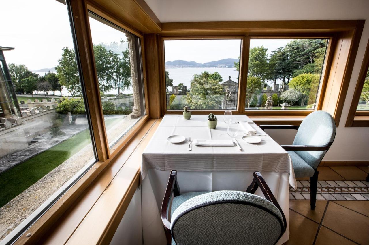 Pazo Los Escudos Hotel Spa & Resort Vigo Exterior photo Restaurant "La Table du Lac"